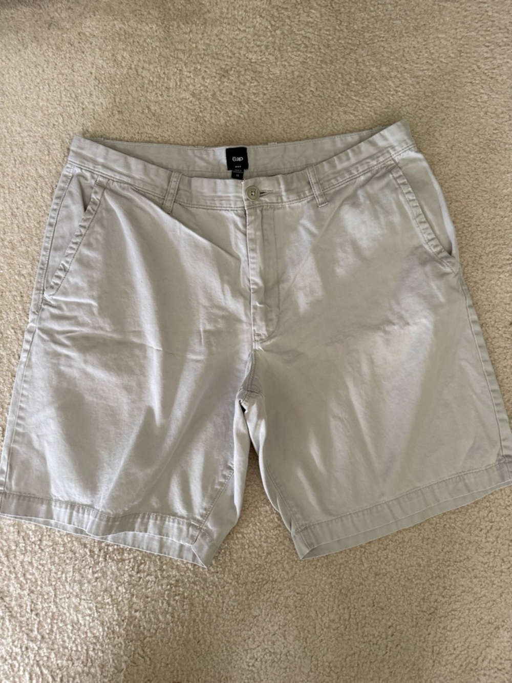 GAP Men's Light Khaki Cotton Chino Flat-Front Shorts